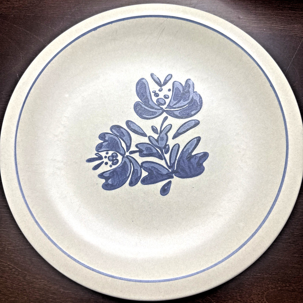 Pfaltzgraff Yorktowne Dinner Plate ~ 10.25" Diameter ~ 1.1" Tall